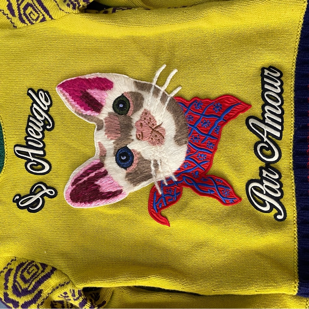 Women’s GUCCI Siamese cat turtleneck sweater. Yellow